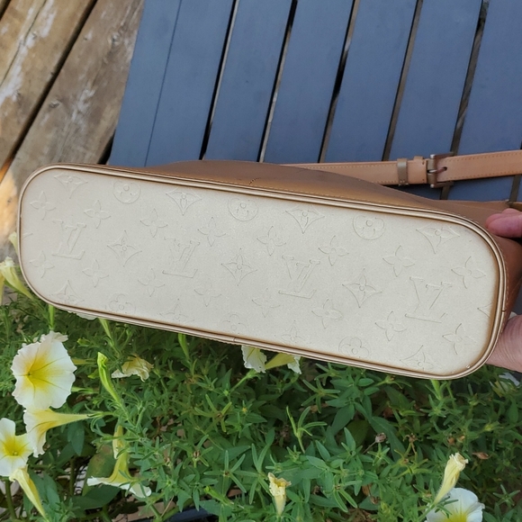 💥💥SOLD💥💥LV Sutter Shoulder bag - Picture 6 of 12